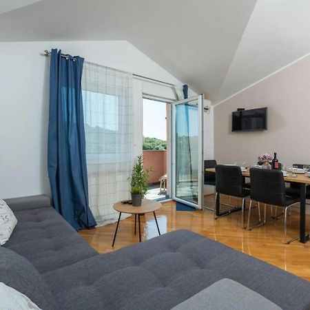 Apartment Near The Center/Beach Pula Exterior photo